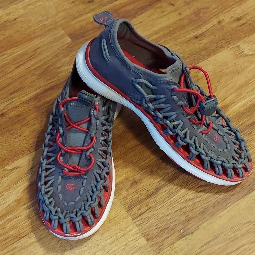 Kids 3Y Keens red gray corded sandals